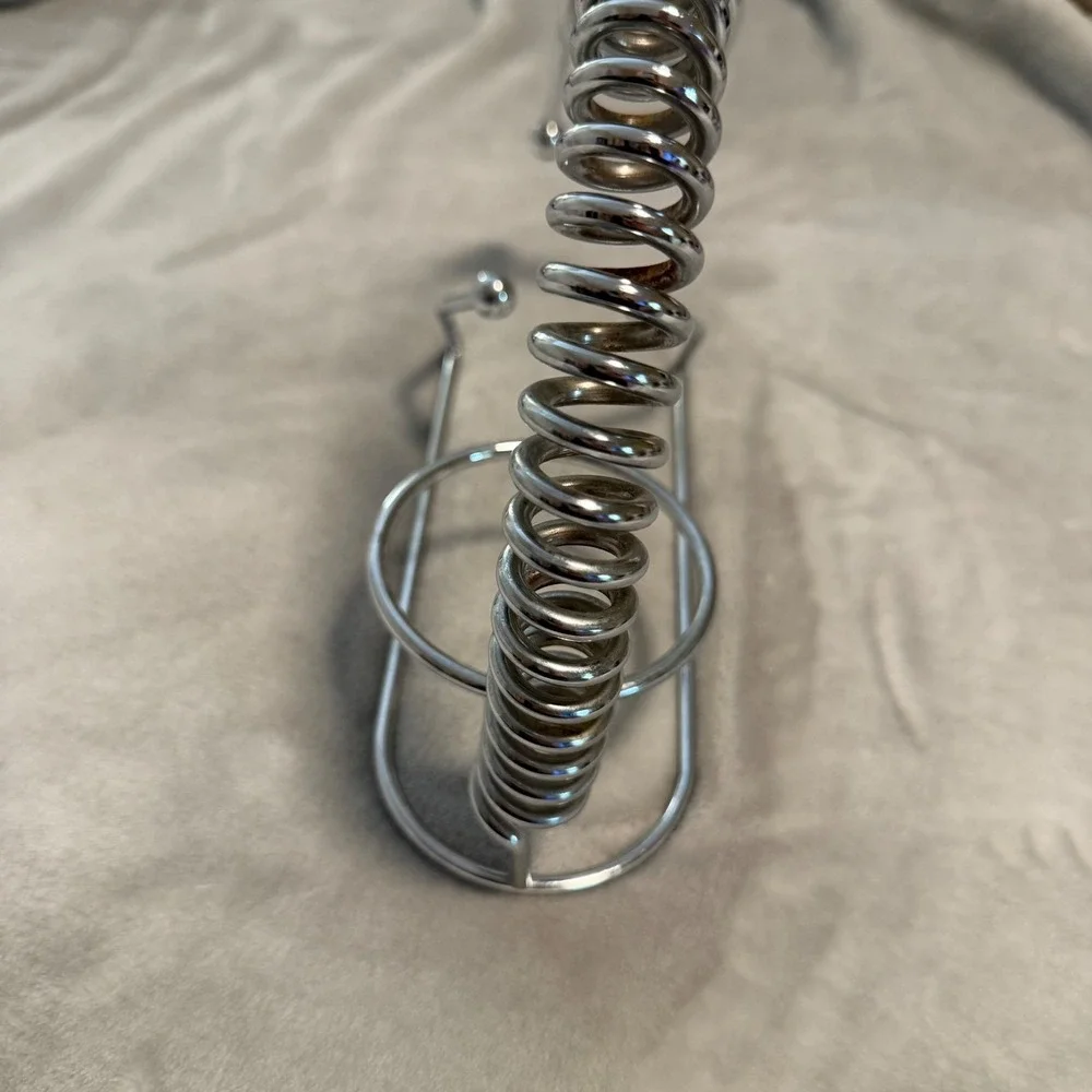 Modern Spiral Metal Wine Bottle Holder Pourer Rack Stand Chrome Tabletop Display